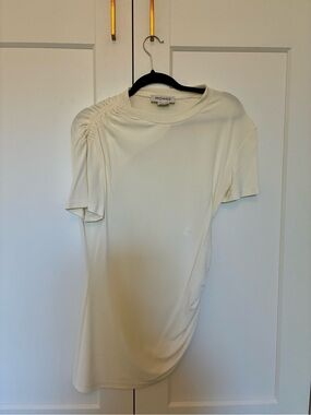 MONSE Cream Short Sleeve Ruched-Shoulder Tee